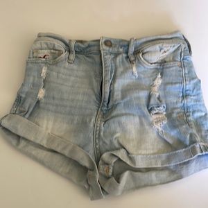 Hollister destroyed light wash Jean shorts size 1 w 25